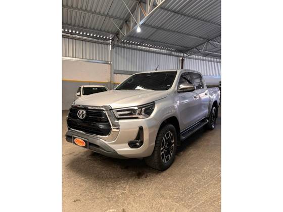 TOYOTA HILUX 2.8 D-4D TURBO DIESEL CD SRV 4X4 AUTOMÁTICO TOYOTA HILUX 2.8 D-4D TURBO DIESEL CD SRV 4X4 AUTOMÁTICO